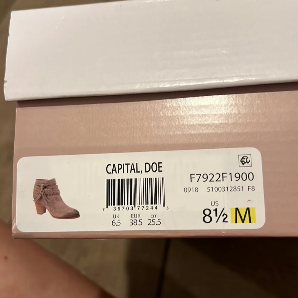 FERGALICIOUS by FERGIE taupe suede booties size 8.5 - Picture 4 of 4